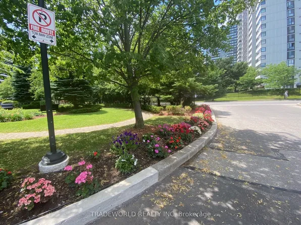 135 Antibes Dr #1506, Toronto, ON M2R 2Z1