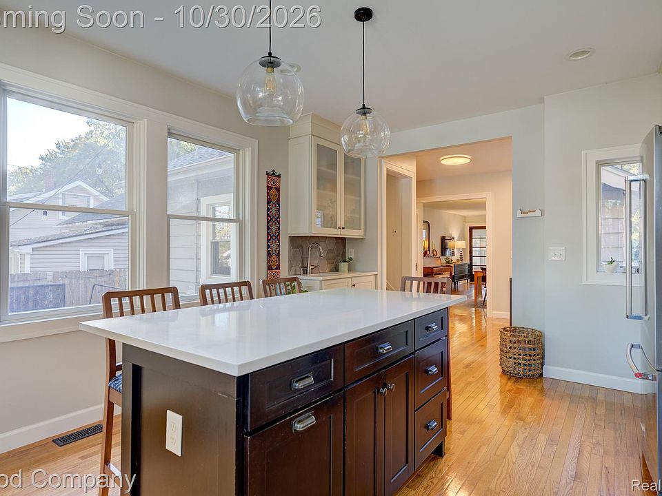 300 Leroy St, photo 28