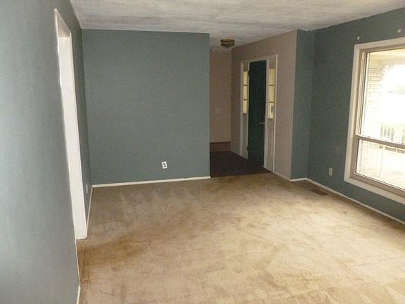 4th image of 5978 N Alton Ave