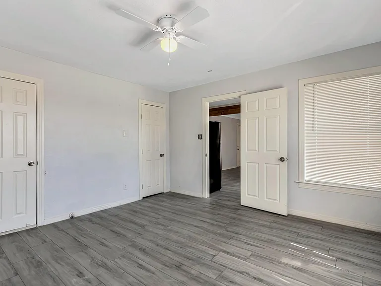 305 N Robinson St #D — Photo 9