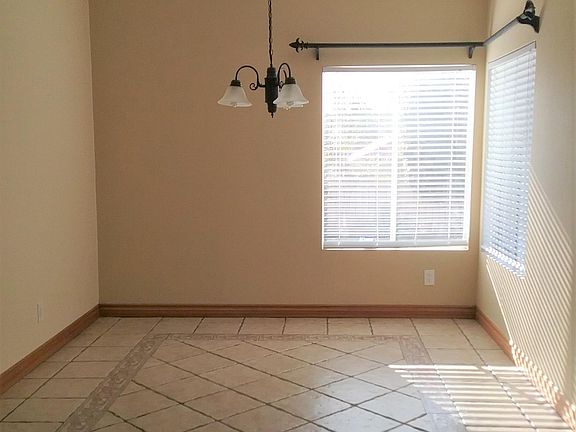 4th image of 12830 Fontainebleau Dr