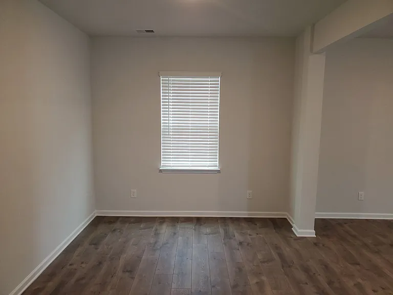 301 Royce Dr — Photo 4
