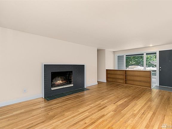 4th image of 403 158th Pl SE