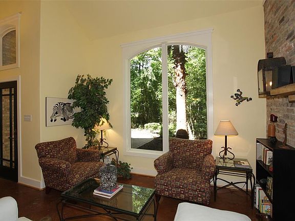 Stained concrete floors, custom mouldings and an Old Chicago Brick feature wall offer timeless beauty in the entry and formal living area.