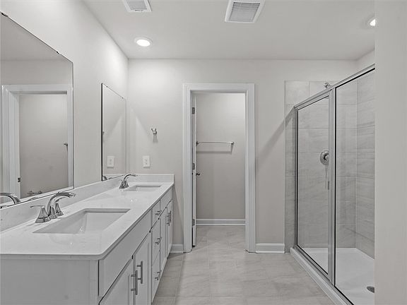 3rd image of 132 Gardner Ave