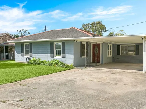 8 Coffee Dr, Chalmette, LA 70043