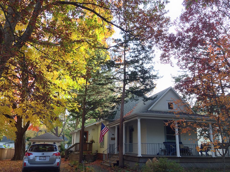 2nd image of 209 W Oregon St