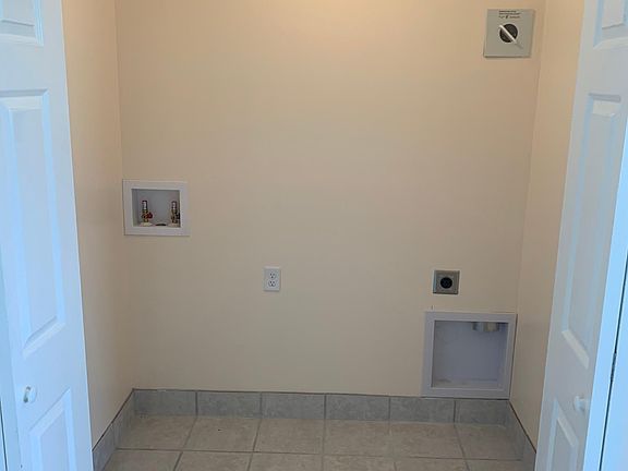 4th image of 2 Bristol Dr APT A