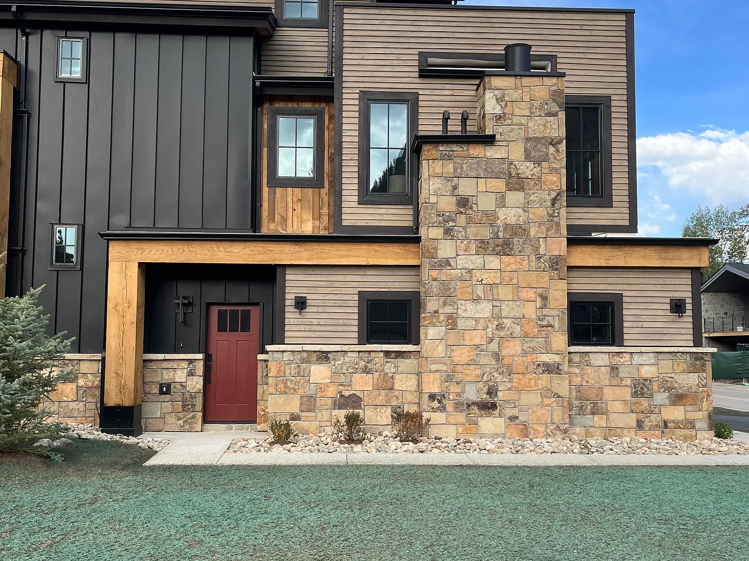 3 bed, 1877 sqft, $15,000 — Photo 1