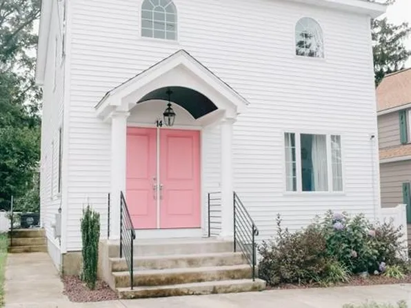 14 Doylston Dr, Cranston, RI 02905