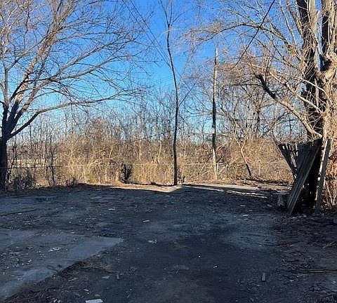 4th image of 3121 Woodland Ave