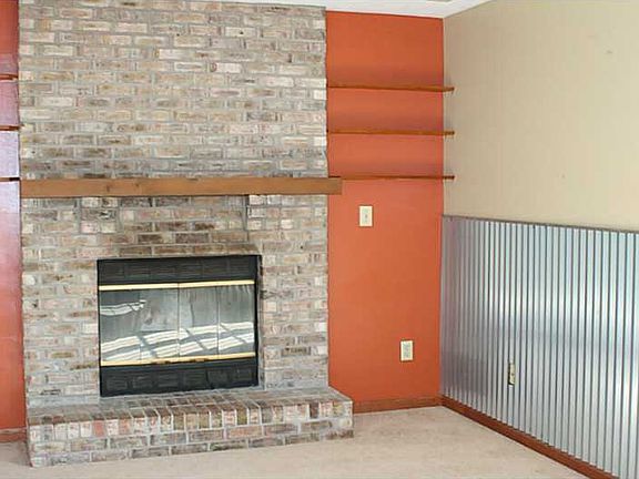 3rd image of 345 Pomona Ct