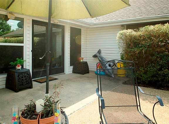 4th image of 1505 Valencia Dr