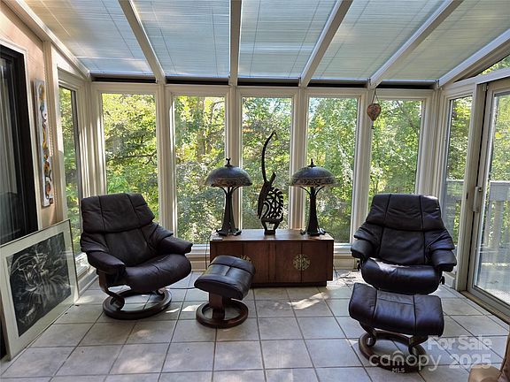 5th image of 9520 Glenwater Dr