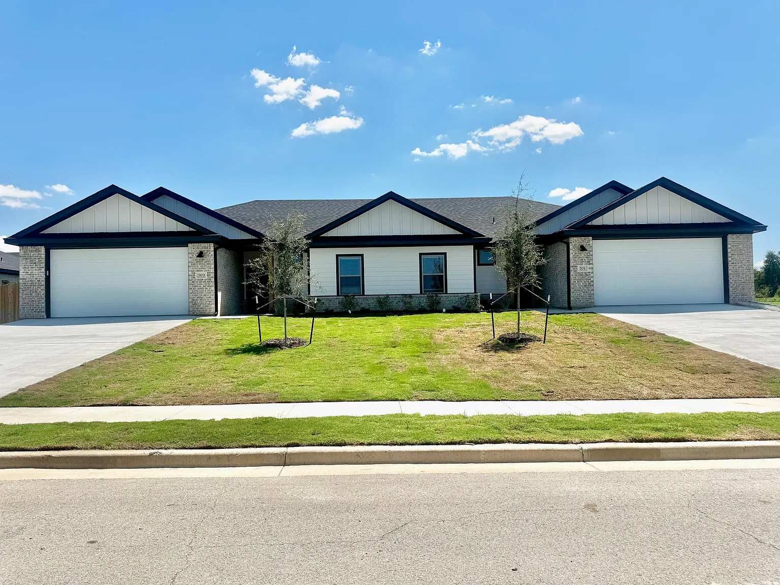 3 bed, $2,095 — Photo 1