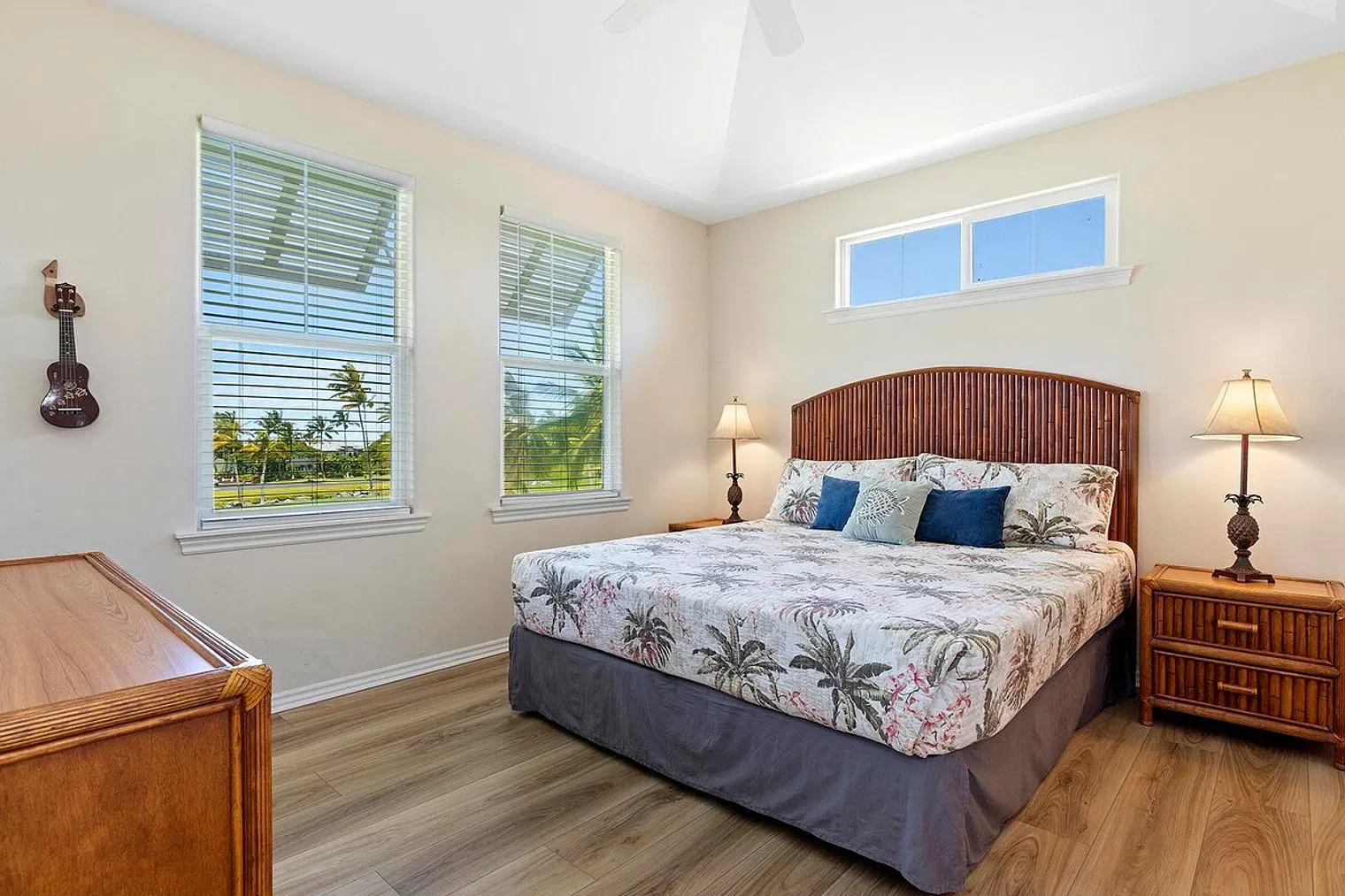 3 bed, 2.0 bath, 1227 sqft, $7,500 — Photo 4