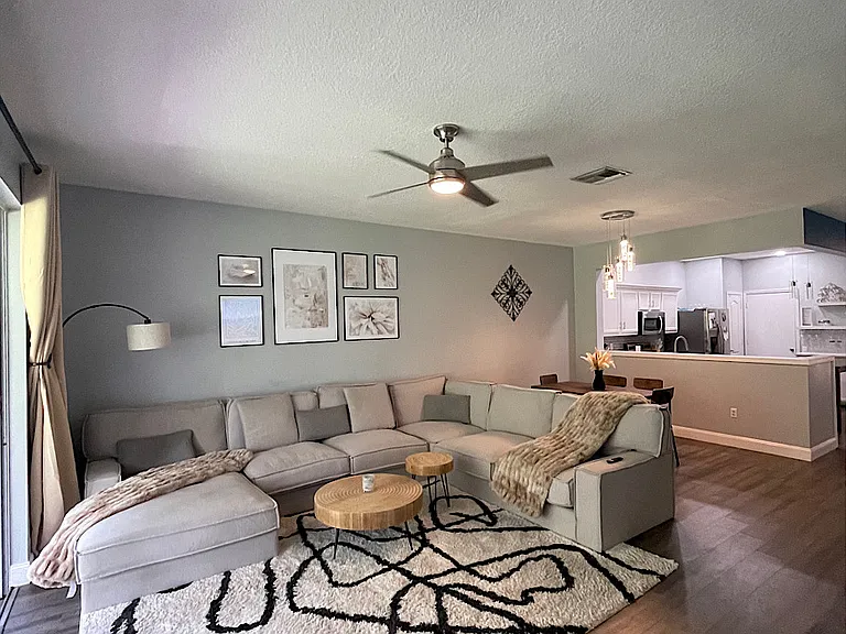 1042 Vista Cay Ct — Photo 7