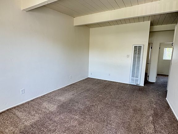 3rd image of 4495 Clairemont Dr APT 4