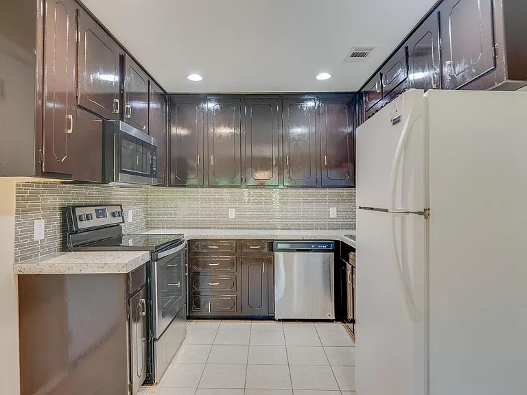 612 Vine St — Photo 25