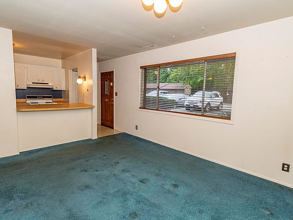 4th image of 205 Topsfield Rd