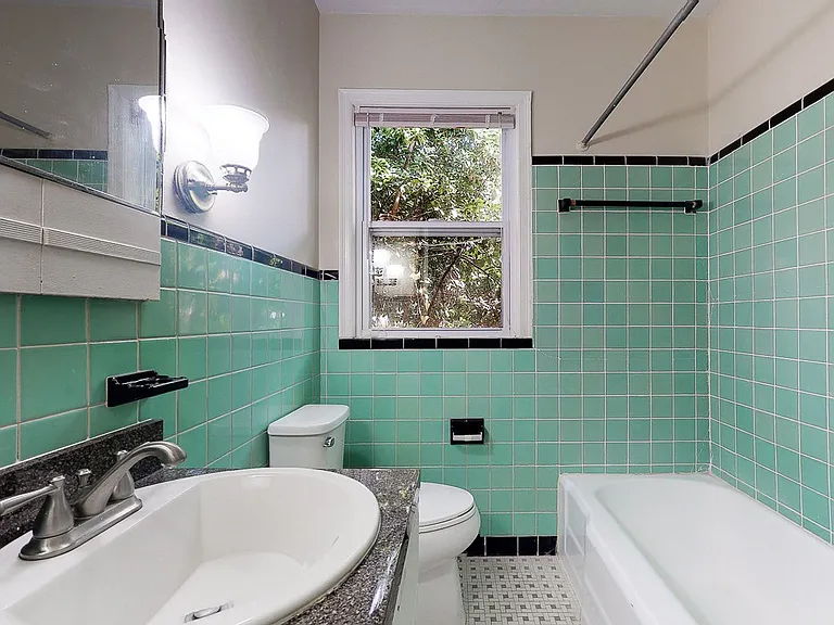 Belmont Terr 1274 - 1276 — Photo 29