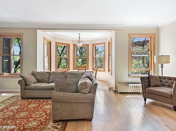 3rd image of 620 W Waveland Ave #2E