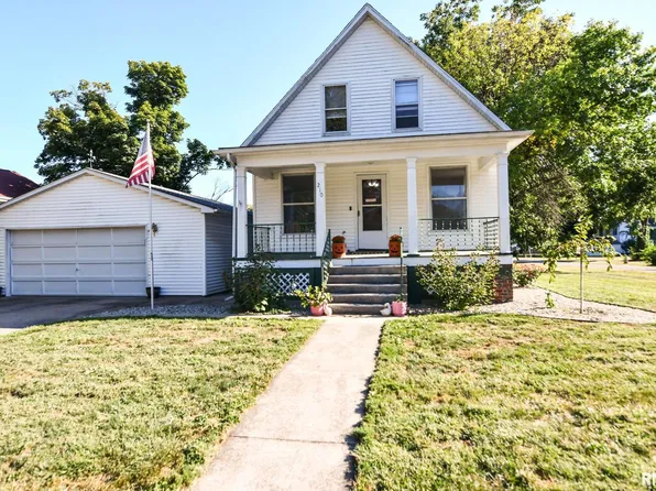 210 W 4th St, Morrisonville, IL 62546