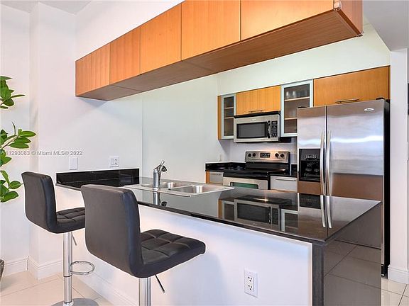 5th image of 1750 N Bayshore Dr APT 4503