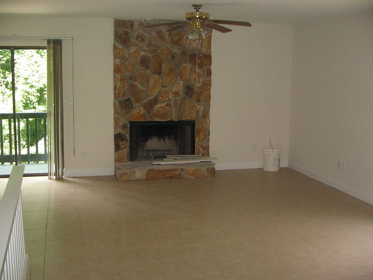 Building Photo - 1206 Cross Creek Way #6