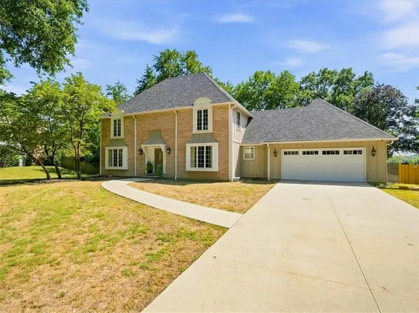 8347 W 102nd St, Overland Park, KS 66212