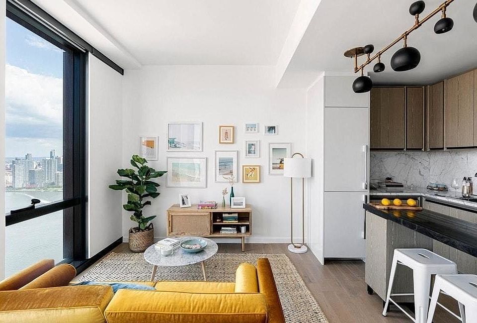 1st image of 626 1st Ave APT W19m