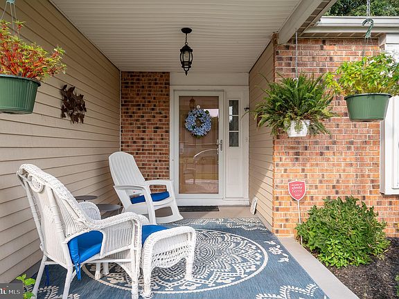4th image of 65 Knollwood Dr