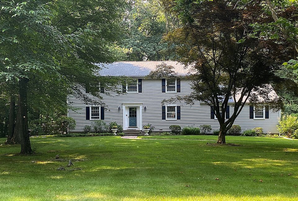 1st image of 26 Brierwood Dr