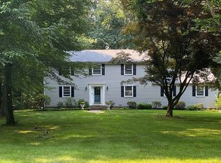 26 Brierwood Dr, Woodbridge, CT 06525