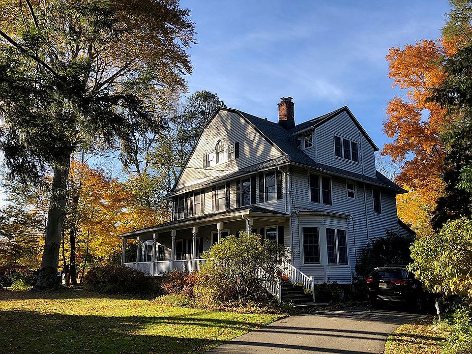 2nd image of 29 E Orchard St