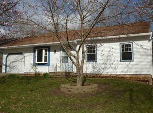 17 Amber Ln, Iowa City, IA 52240