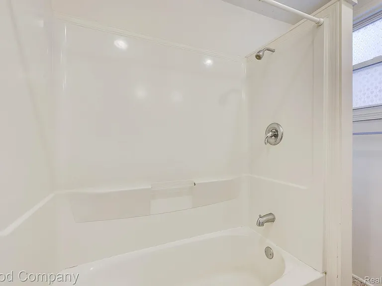 243 W Webster St — Photo 6