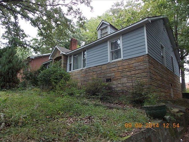 2nd image of 727 Charlotte Pl NW