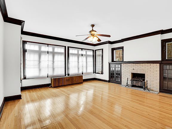 2nd image of 131 N Lombard Ave