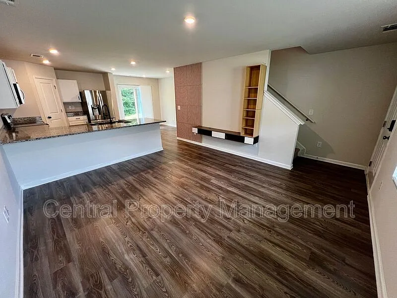 4 bed, 3.0 bath, 1857 sqft, $1,850 — Photo 3
