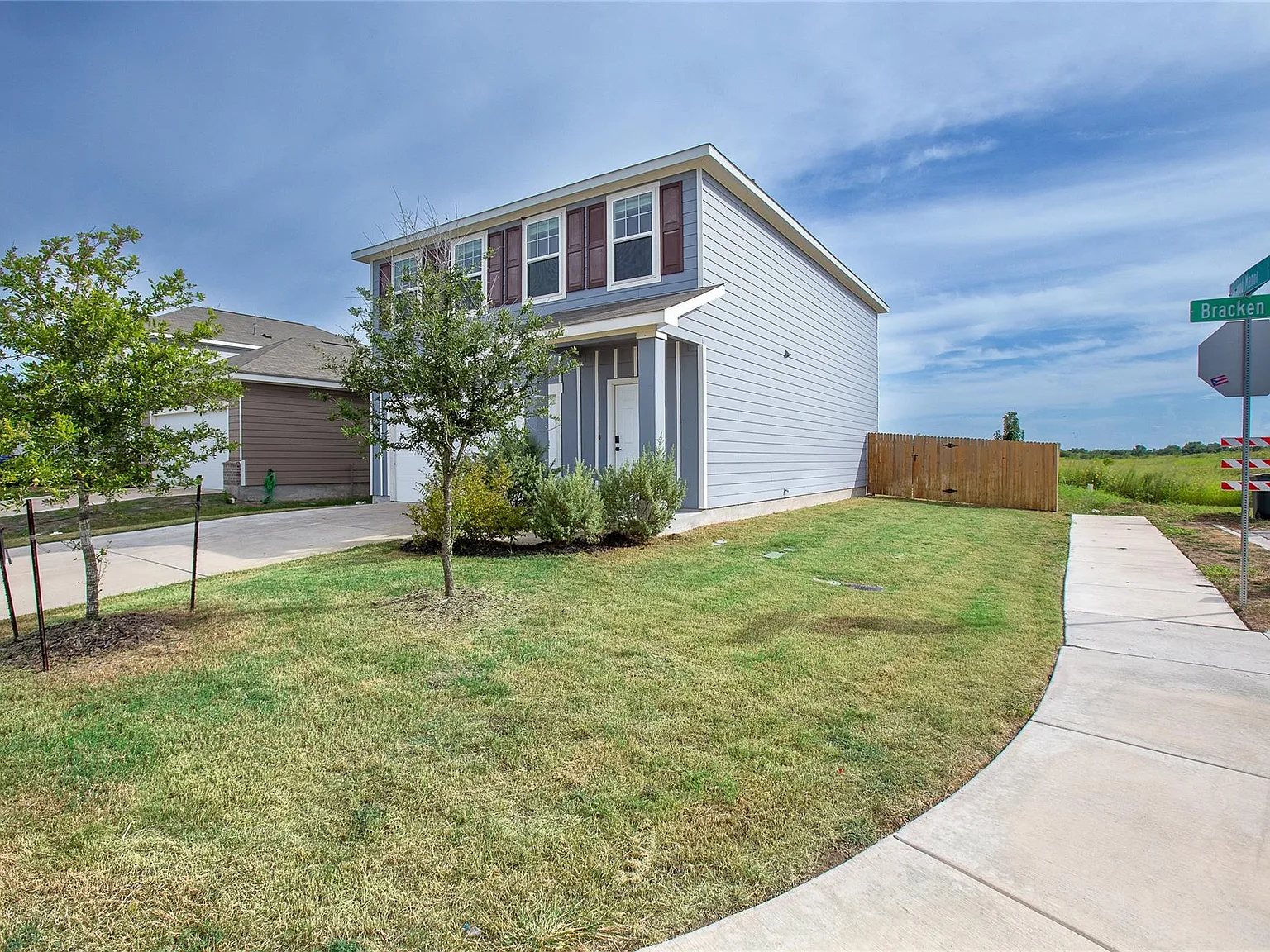 3 bed, 2.5 bath, 1839 sqft, $1,800 — Photo 2
