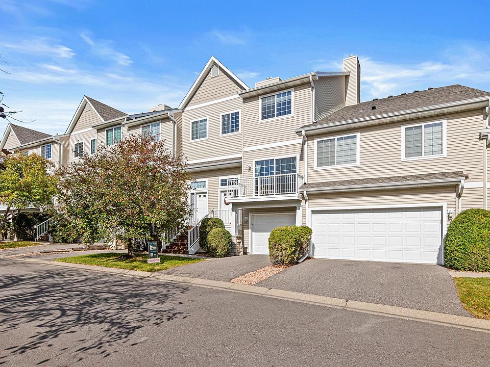 1st image of 492 Willoughby Way W