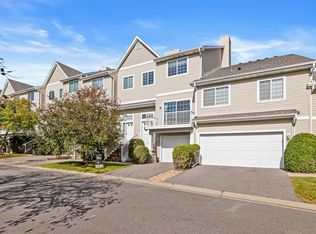 492 Willoughby Way W, Minnetonka, MN 55305