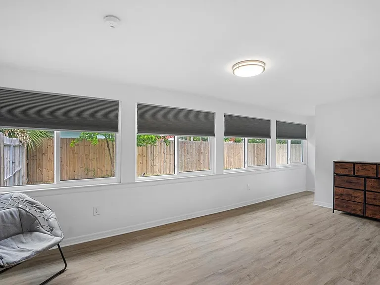 2549 Crestwood Ave — Photo 4