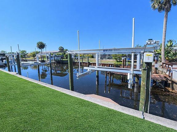 2nd image of 3211 Riverside Dr