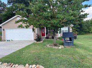 1227 Swan Pond Ln, Knoxville, TN 37914