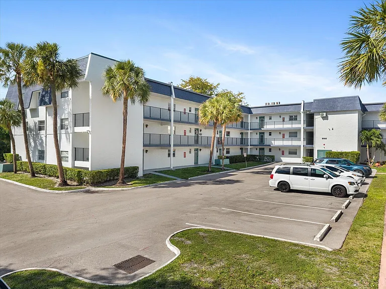 8000 Lagos De Campo Blvd #A-307 — Photo 28