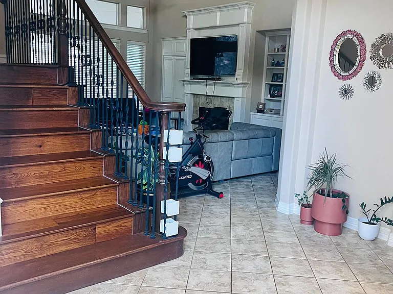 10905 Roy Butler Dr — Photo 9