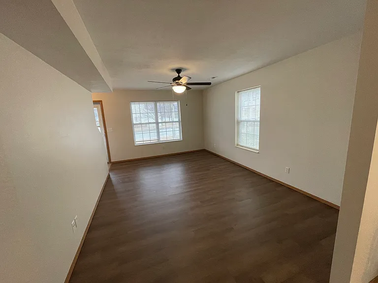 2243 N Pickwick Ave — Photo 3