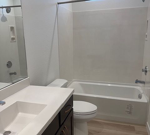 4th image of 2030 E Michigan Ave #23